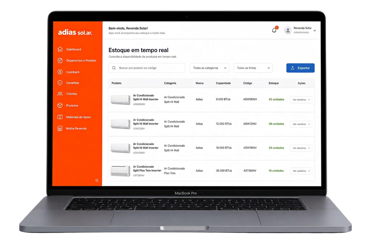 Notebook exibindo a plataforma Clube Adias